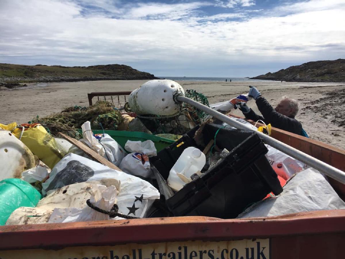 _A trailer load of beach litter_ ©David Palmar